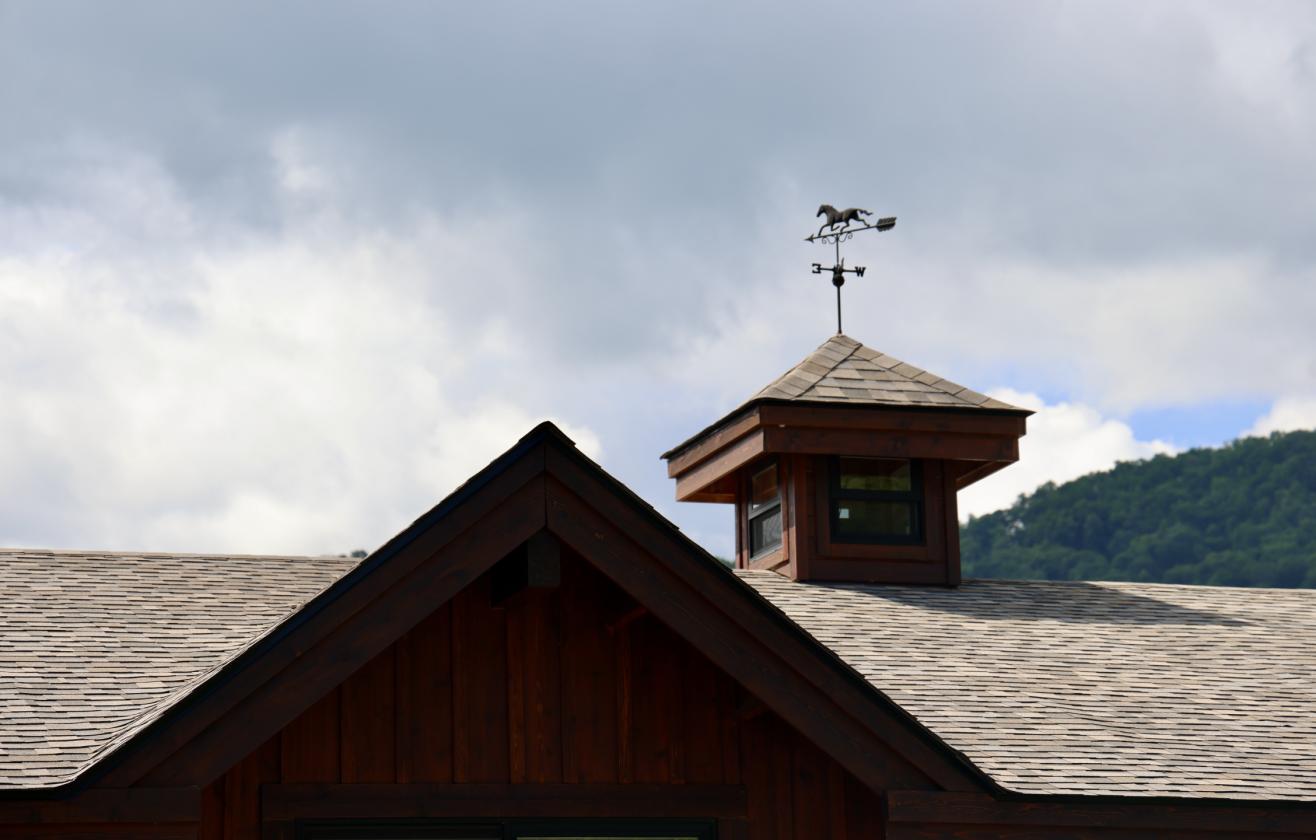 Timber-Frame Estate With Mountain Views - photo 11