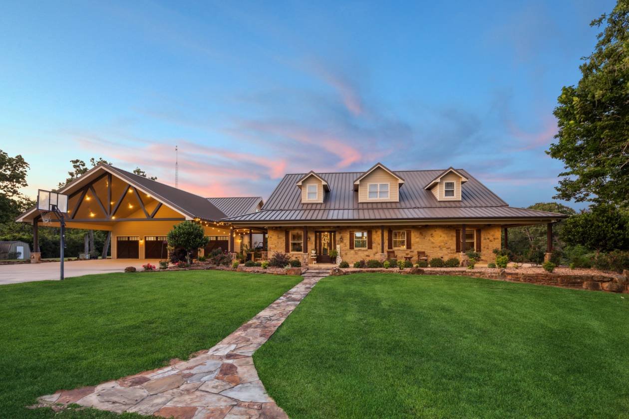 Horse Property for sale.