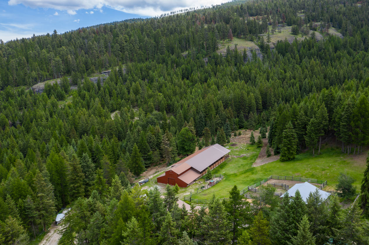 Unique Montana Horse Property on 14 acres, including 2 barns... Kila