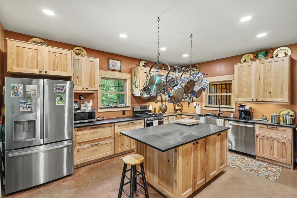 Gorgeous home with equestrian amenities - photo 13