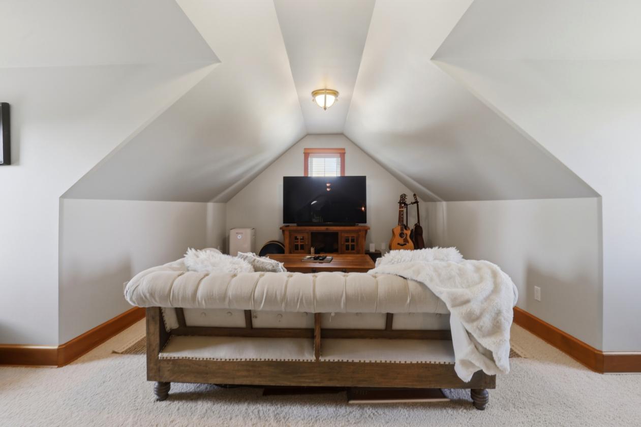 Luxury Home on 10 Acres with Equestrian Potential - photo 21