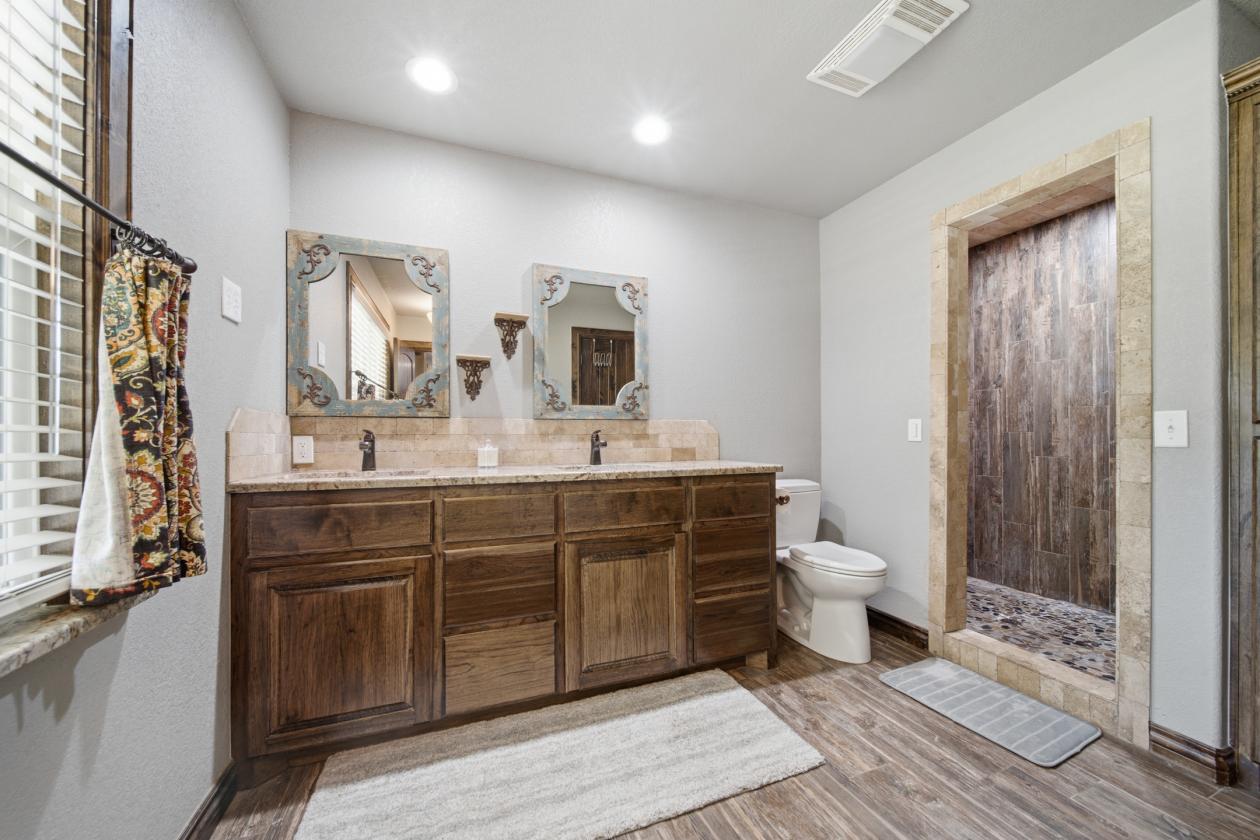 Executive Southwest Home - photo 17