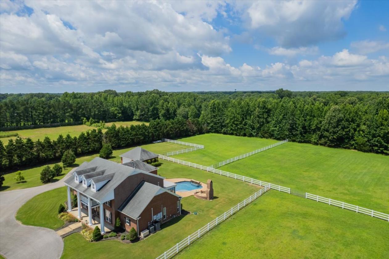 Luxury Equestrian Estate on 13.5 Acres - photo 9