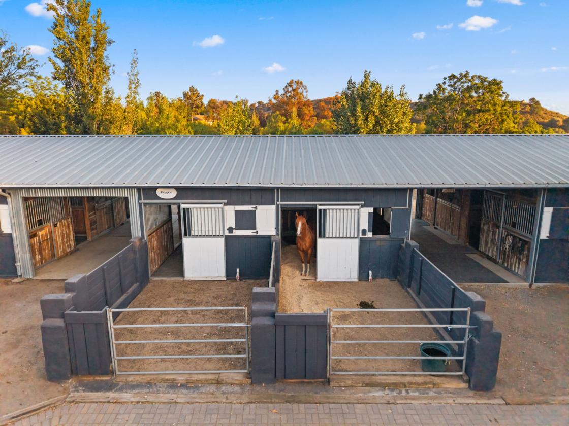 Beautiful 8.02-acre equestrian property - photo 2