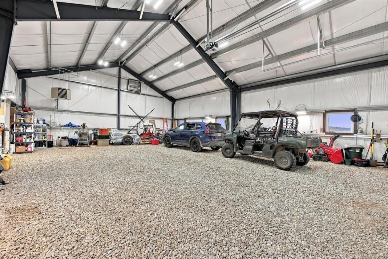 Bring Horses to gorgeous views and custom home! - photo 27