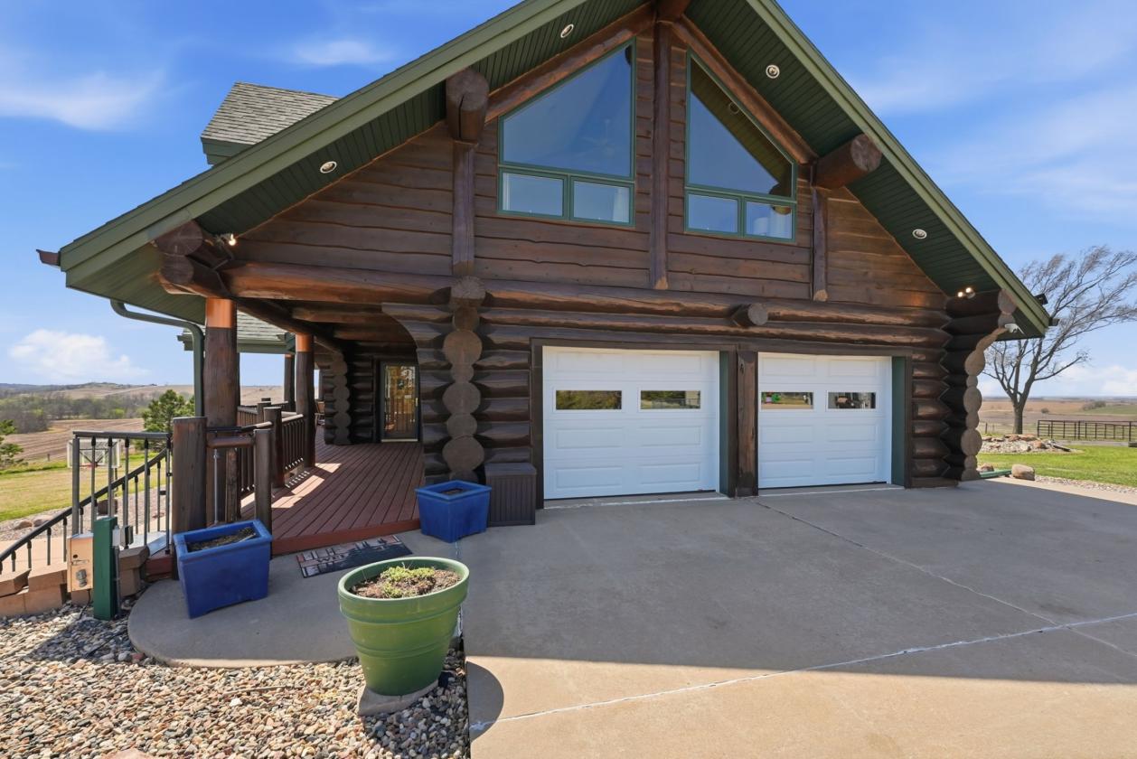 Luxury Log Home, Equestrian Lifestyle, 18 Acres - photo 26