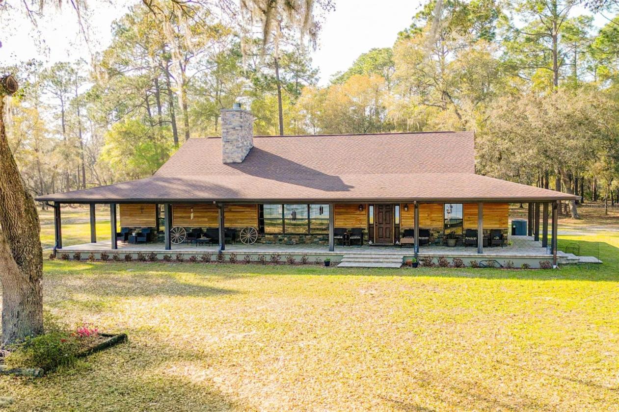 10 Acre Lakefront Estate w. 400k acre Trail Access - photo 1