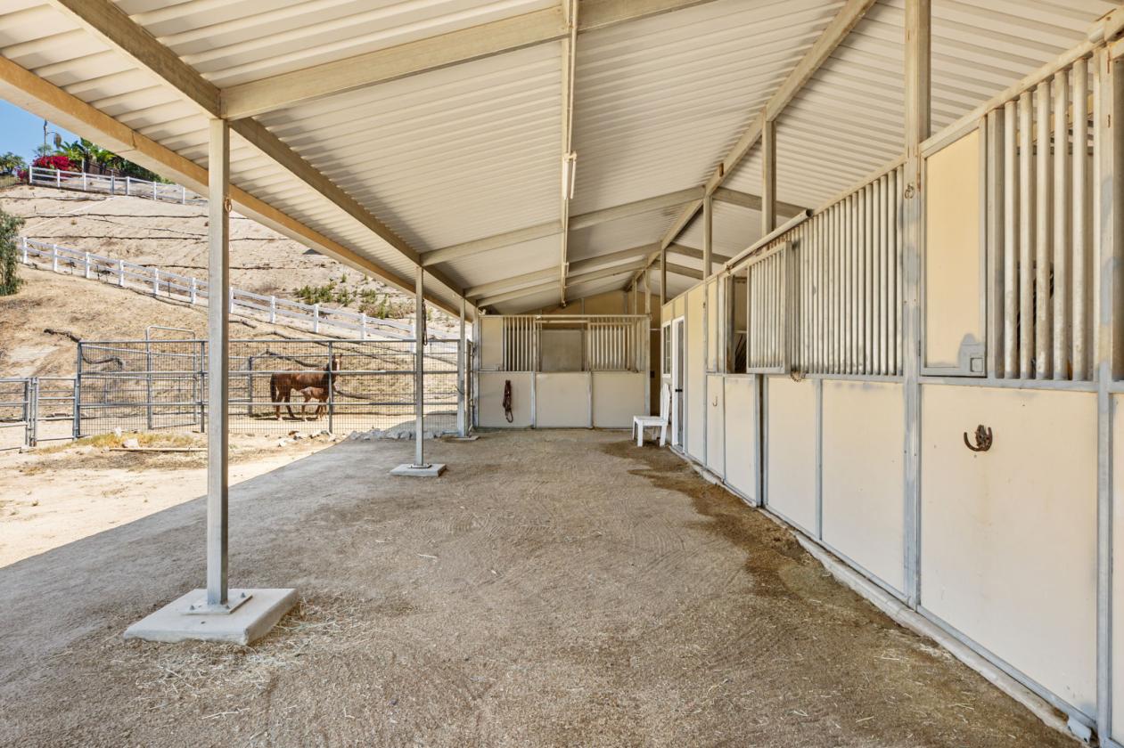 Living the Dream Ranch | Barn, Arena, Pool - photo 4