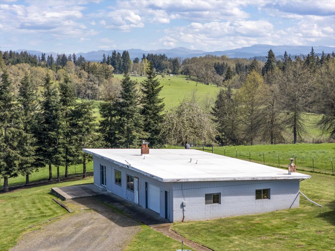 Equestrian & livestock property with 2 Homes - photo 26