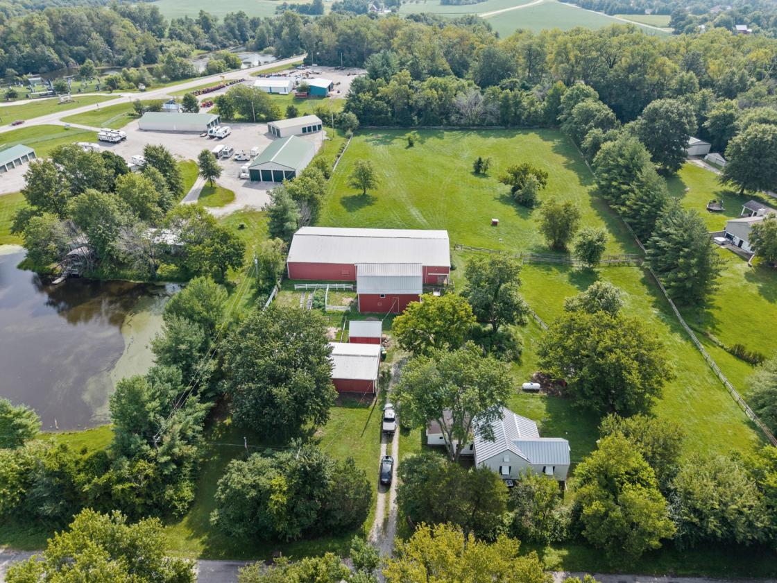 Historic Equestrian Retreat on 4.28 Acres - photo 3