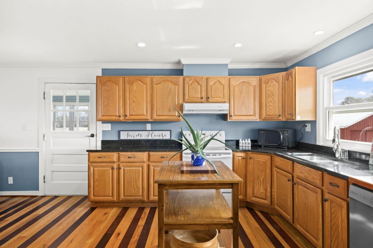 Sunny Side Up Farm | 9-Stall Equestrian Estate - photo 15