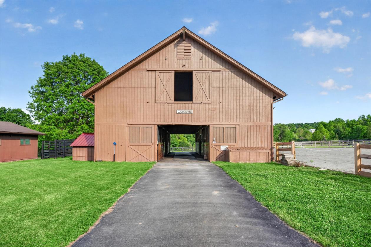 Stunning Hudson Valley Equestrian Estate - photo 2