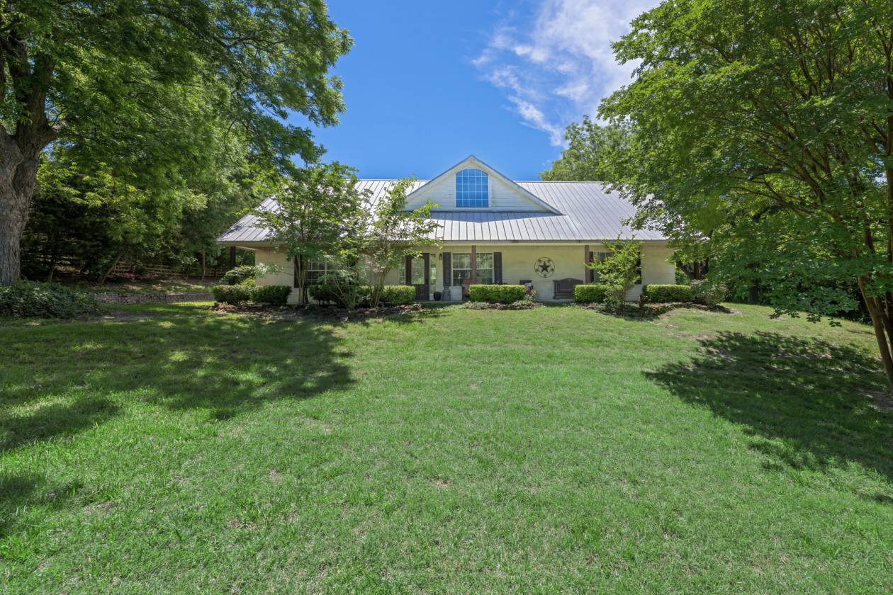 Horse Property for sale.