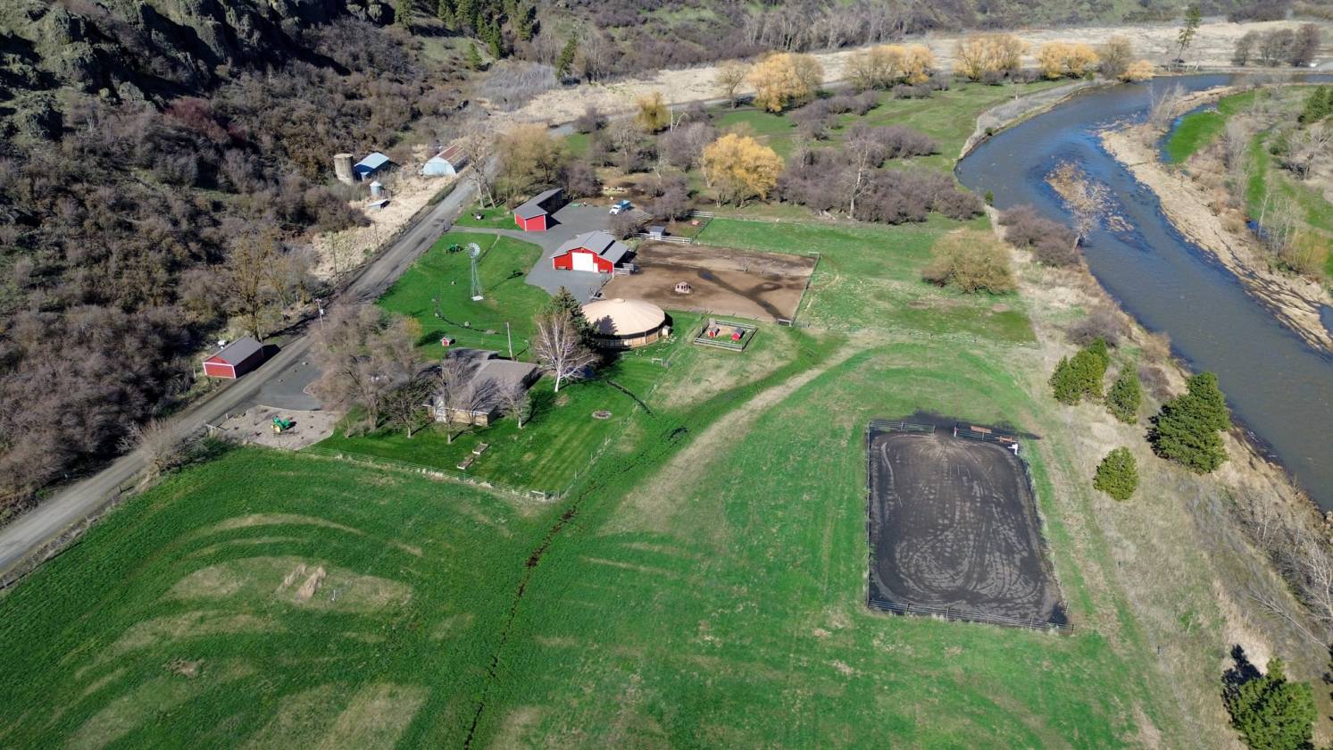 Beautiful homestead on 28 acres - photo 28