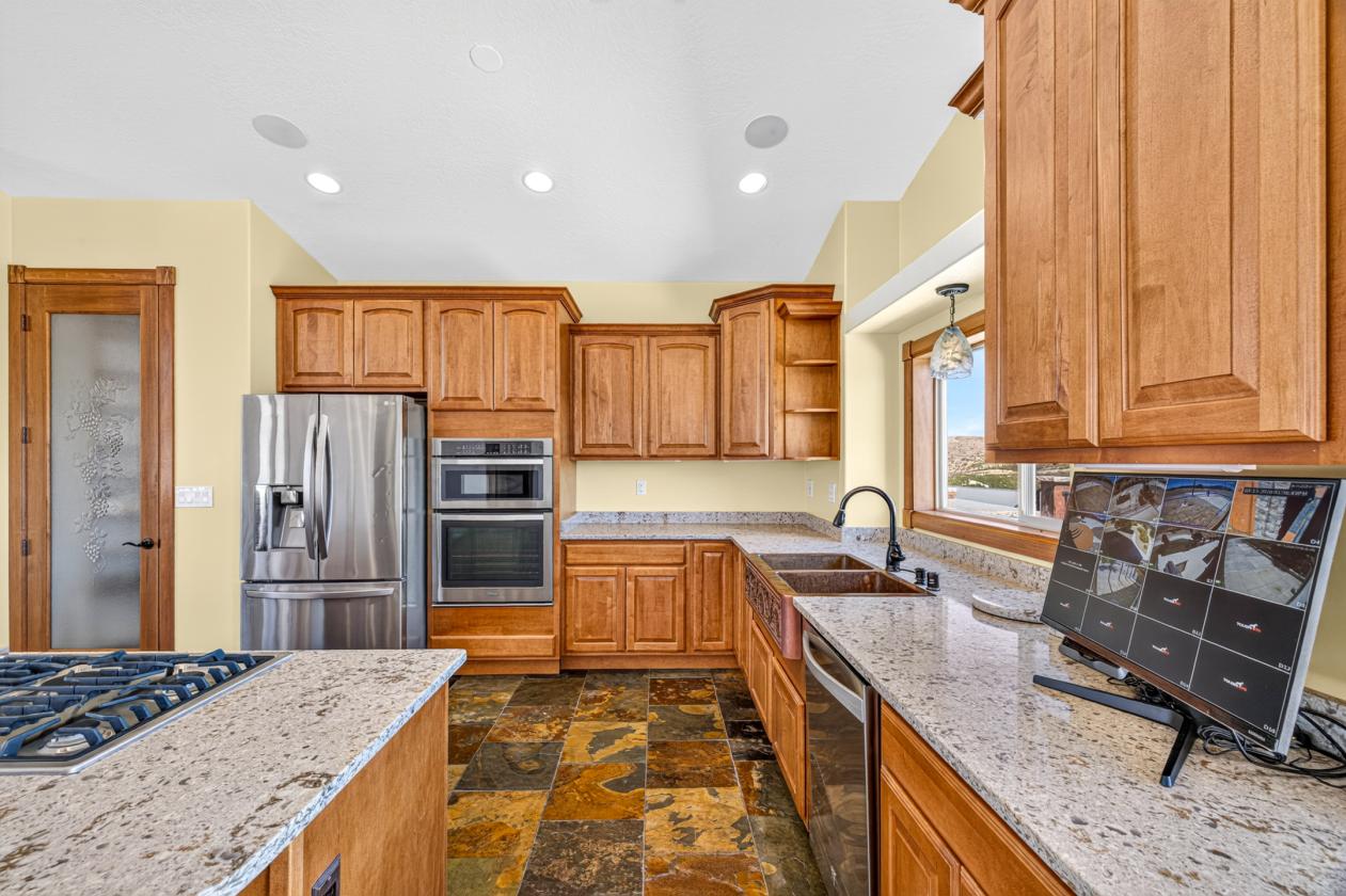 Masterfully crafted equestrian estate for sale. - photo 5
