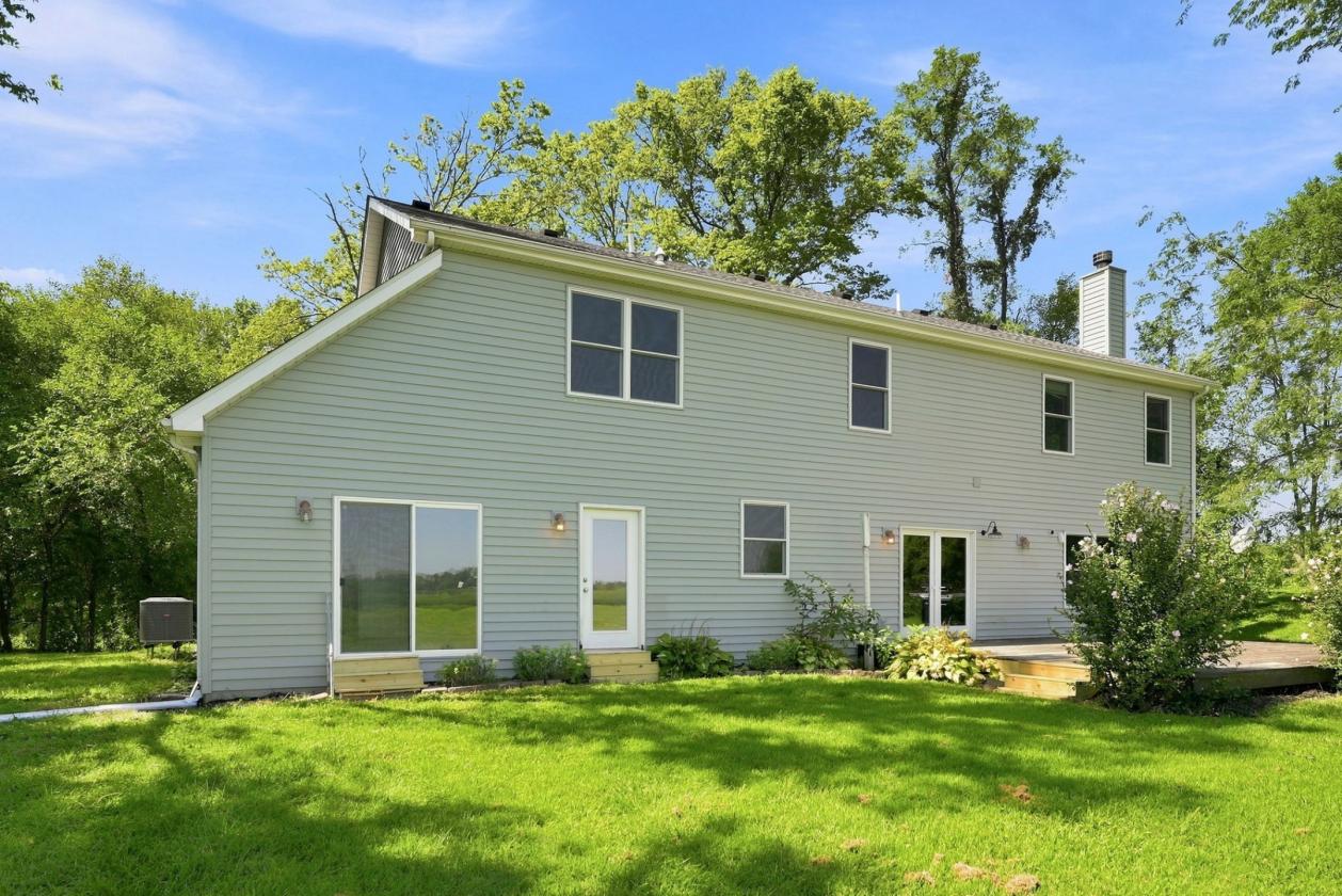 21.49 acres w/ move-in ready home & horse barn - photo 18