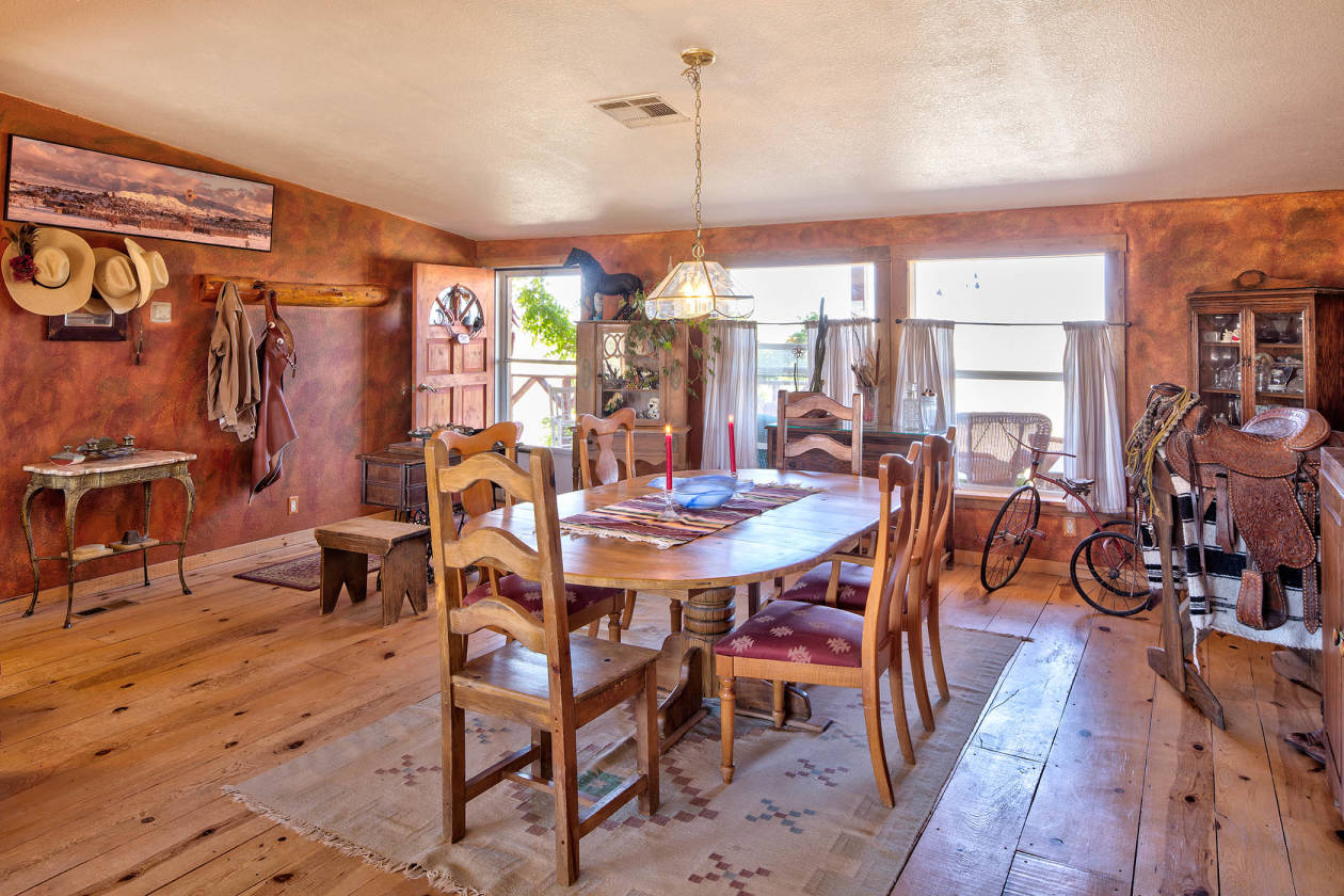 Spectacular Ranch Home and Property Carrizozo, Lincoln County, New