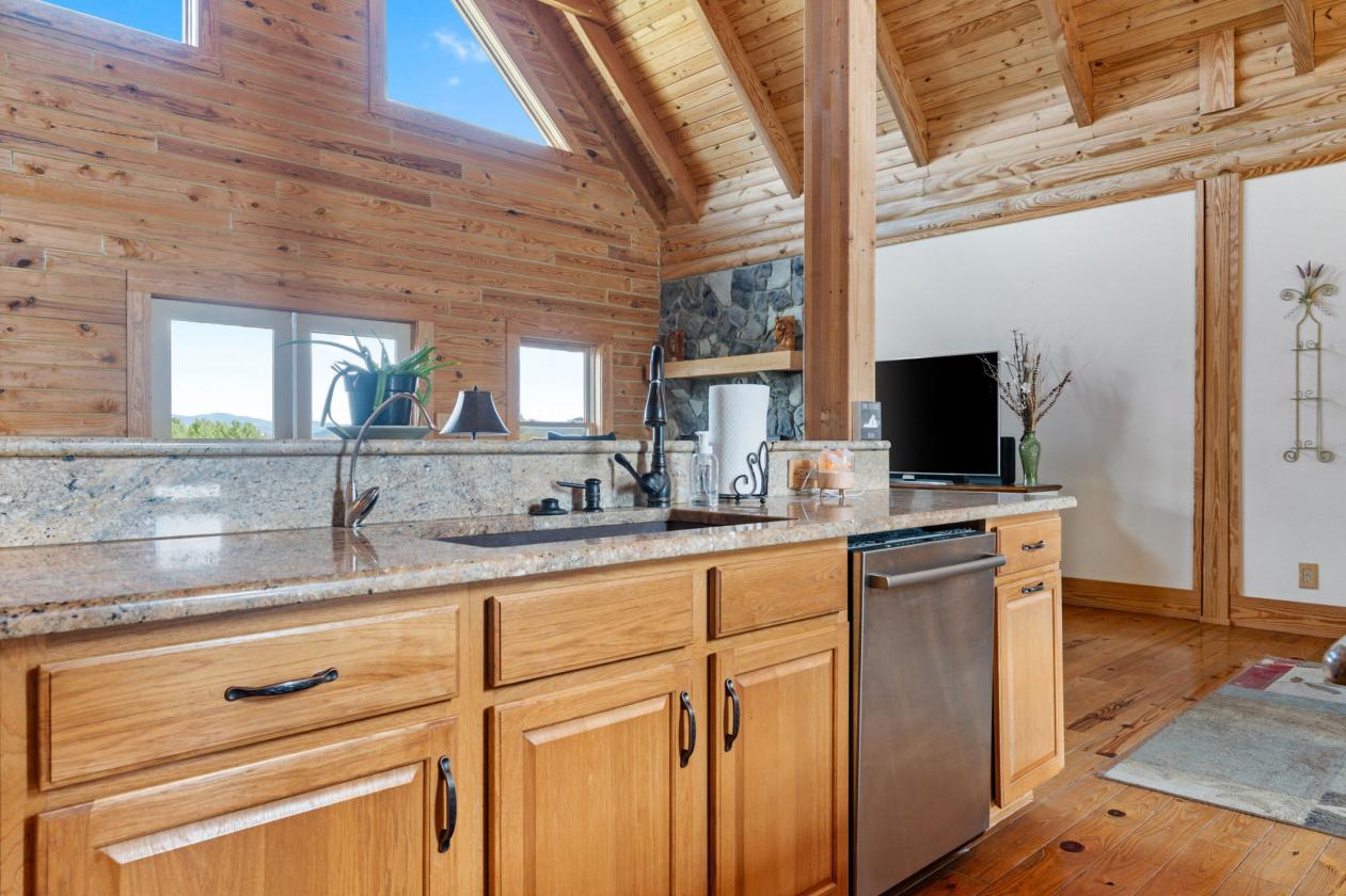 Modern log home and equestrian property with views - photo 18