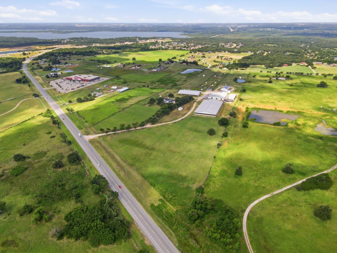 Exceptional Equestrian Estate w/ C-2 Potential! - photo 15