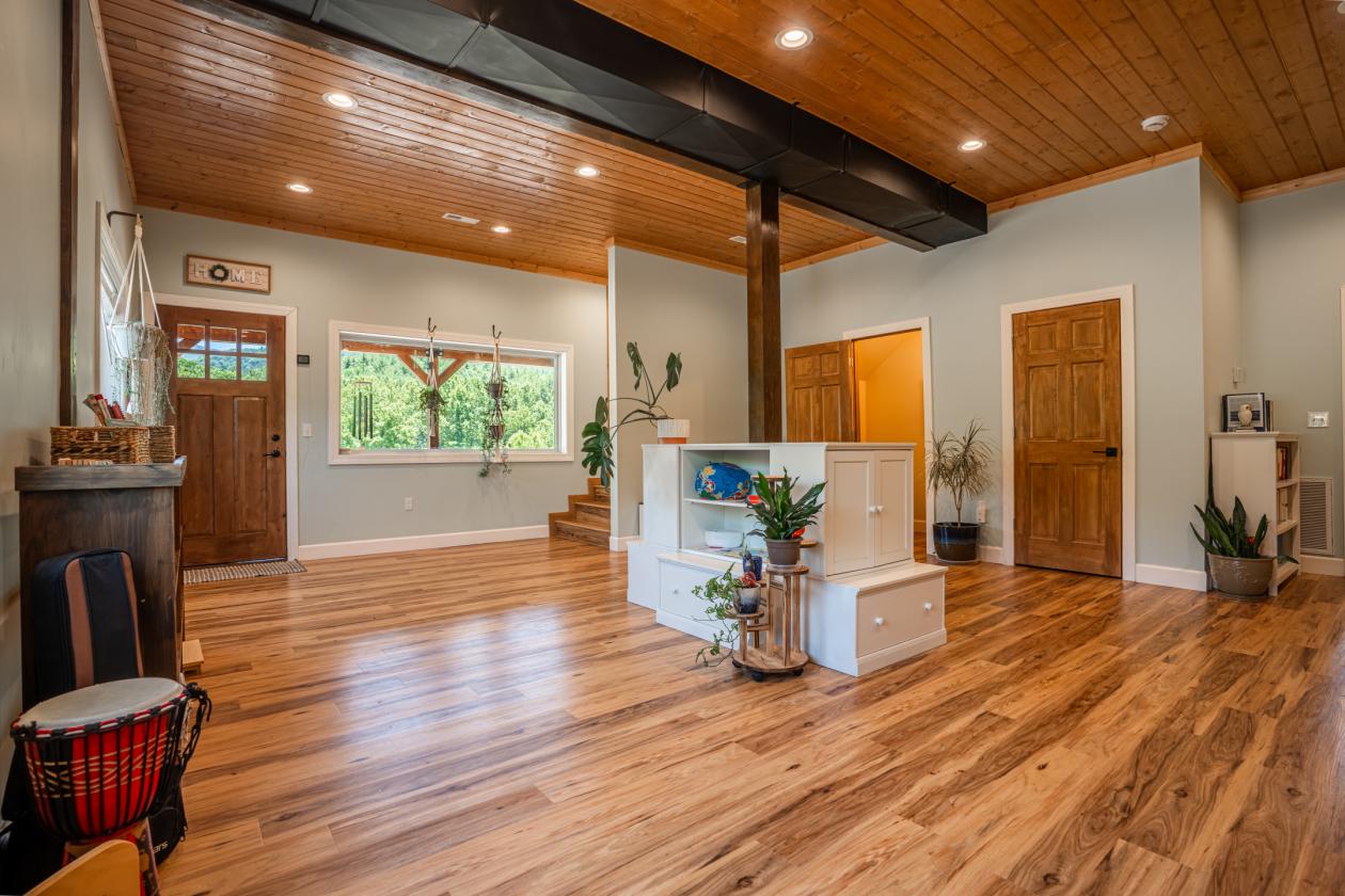 Timber-Frame Estate With Mountain Views - photo 26