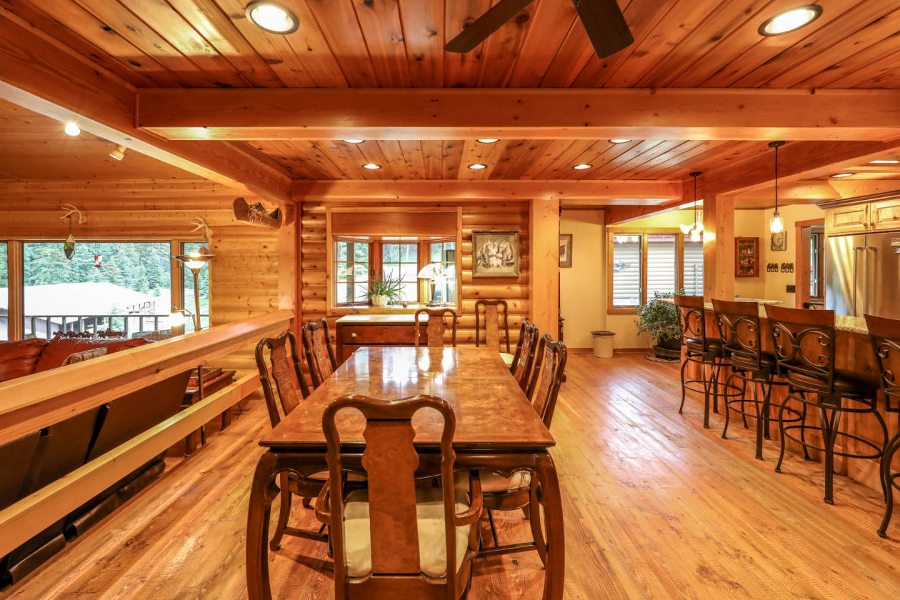 Unique Montana Horse Property on 14 acres, including 2 barns... Kila