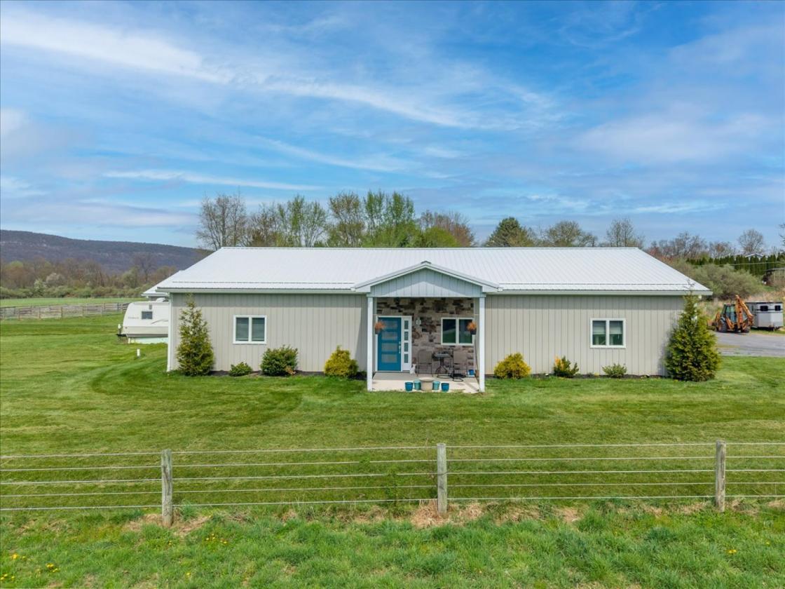 Turn-Key 13.5 Acre Equestrian Property with Barn - photo 26