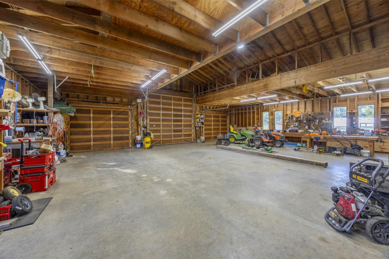 Unique Horse Property with a view of the Alsea Bay - photo 5