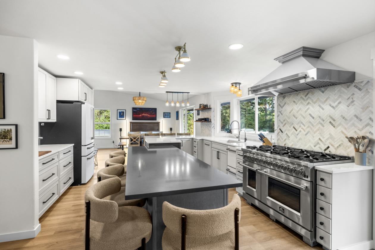 Beautifully Updated Acreage Estate - photo 9