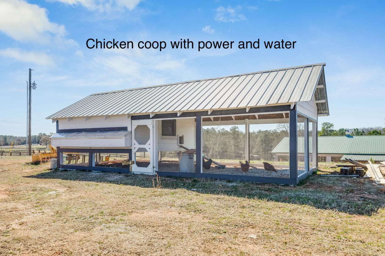 24+/- fenced acres - Custom Home - Barn with apt - photo 26