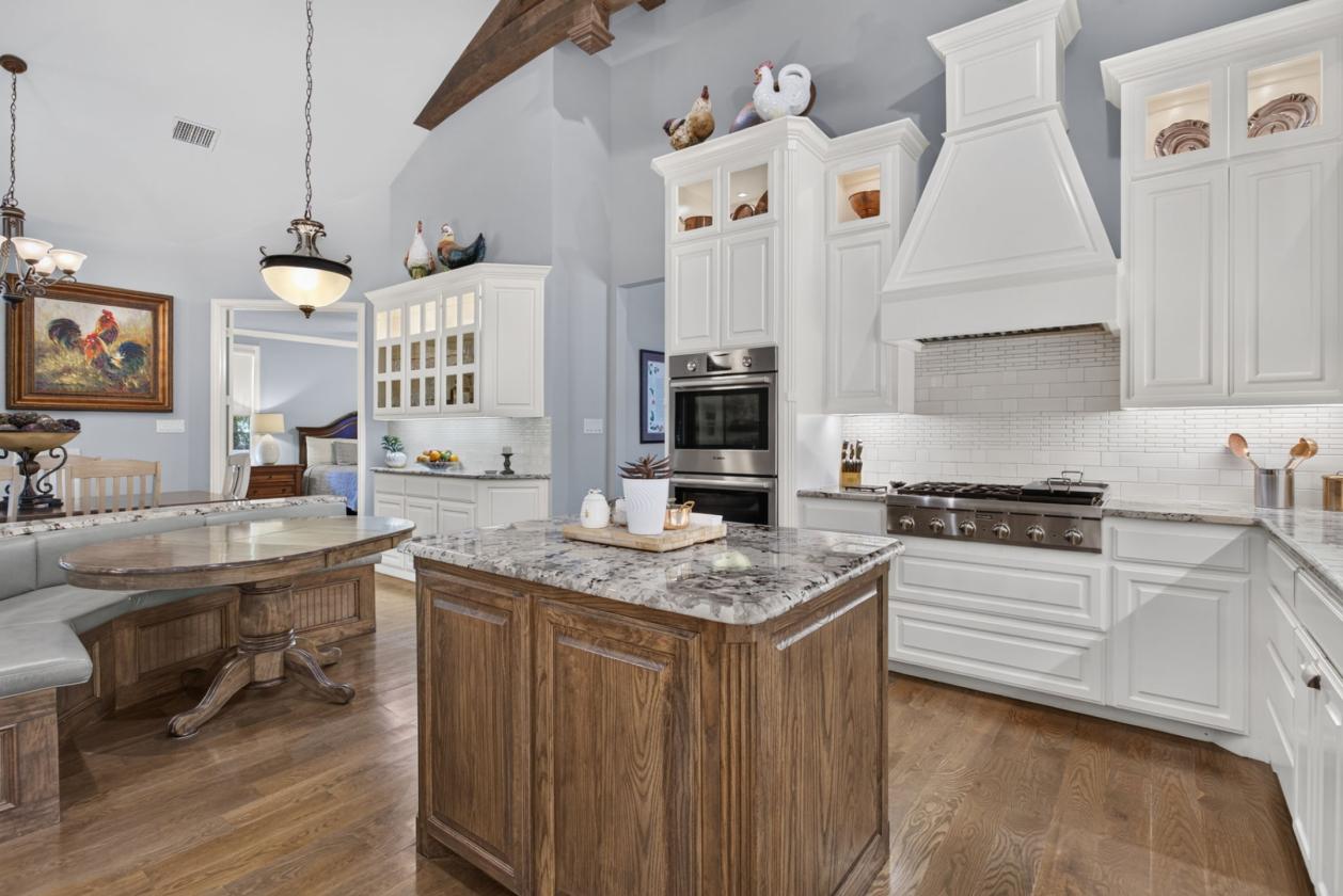 Home on 5 acres Near Chisolm Trail Tollway - photo 9