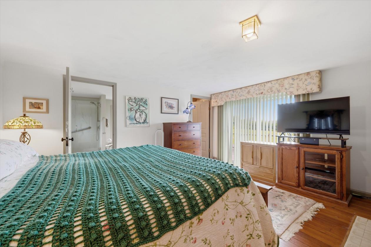 Beautiful farm w/ indoor 14 miles from Ann Arbor! - photo 17