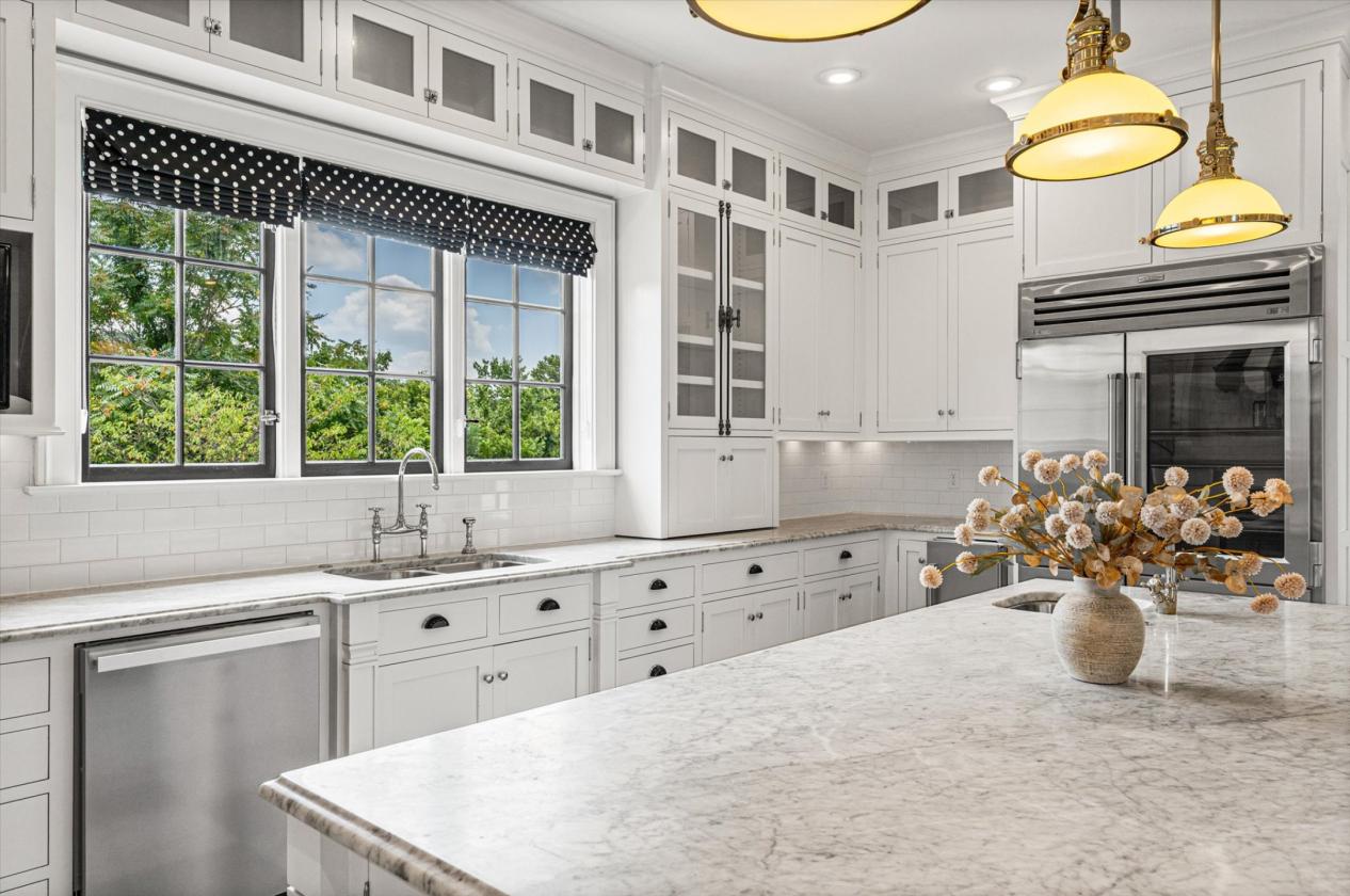 Luxury Lake Front Estate w/ Indoor & Outdoor Arena - photo 16