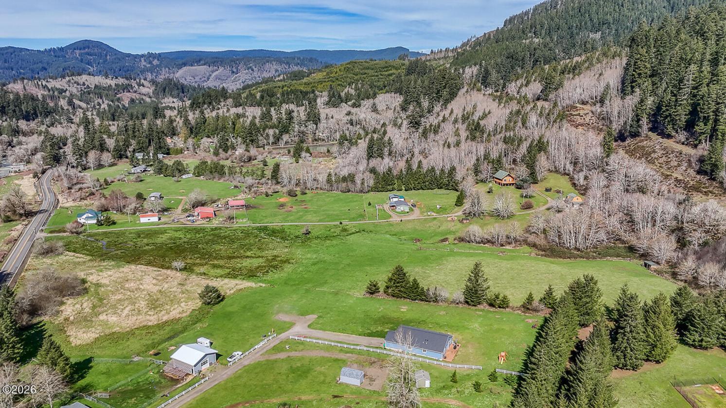 One-Owner HiLine Home Set on 2.92 Acres - photo 4