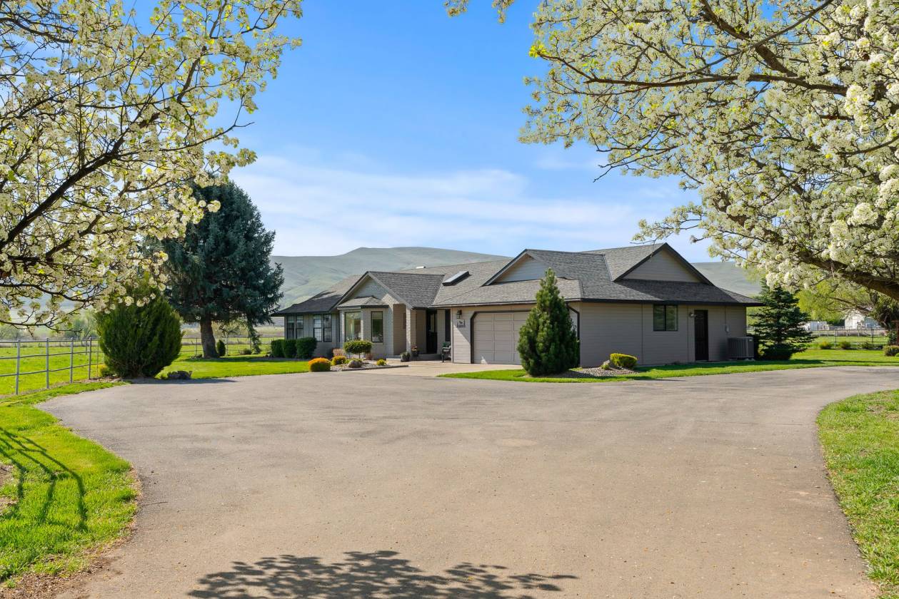 Horse Property for sale.