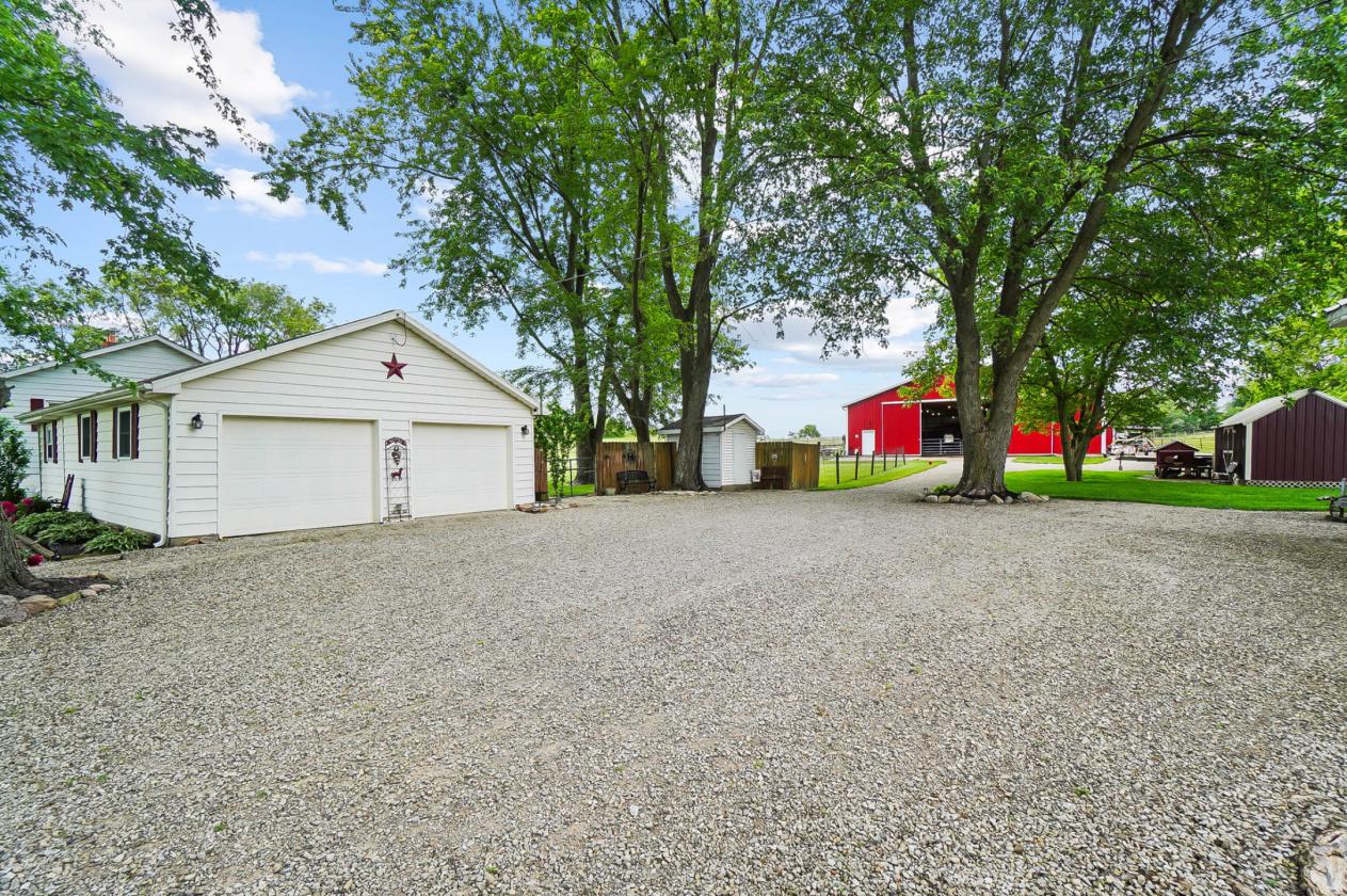 Heated Indoor Arena, Dedicated Hay Pasture & More! - photo 9