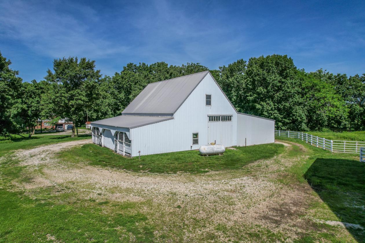 Luxury 227 Acre Horse Property - photo 4