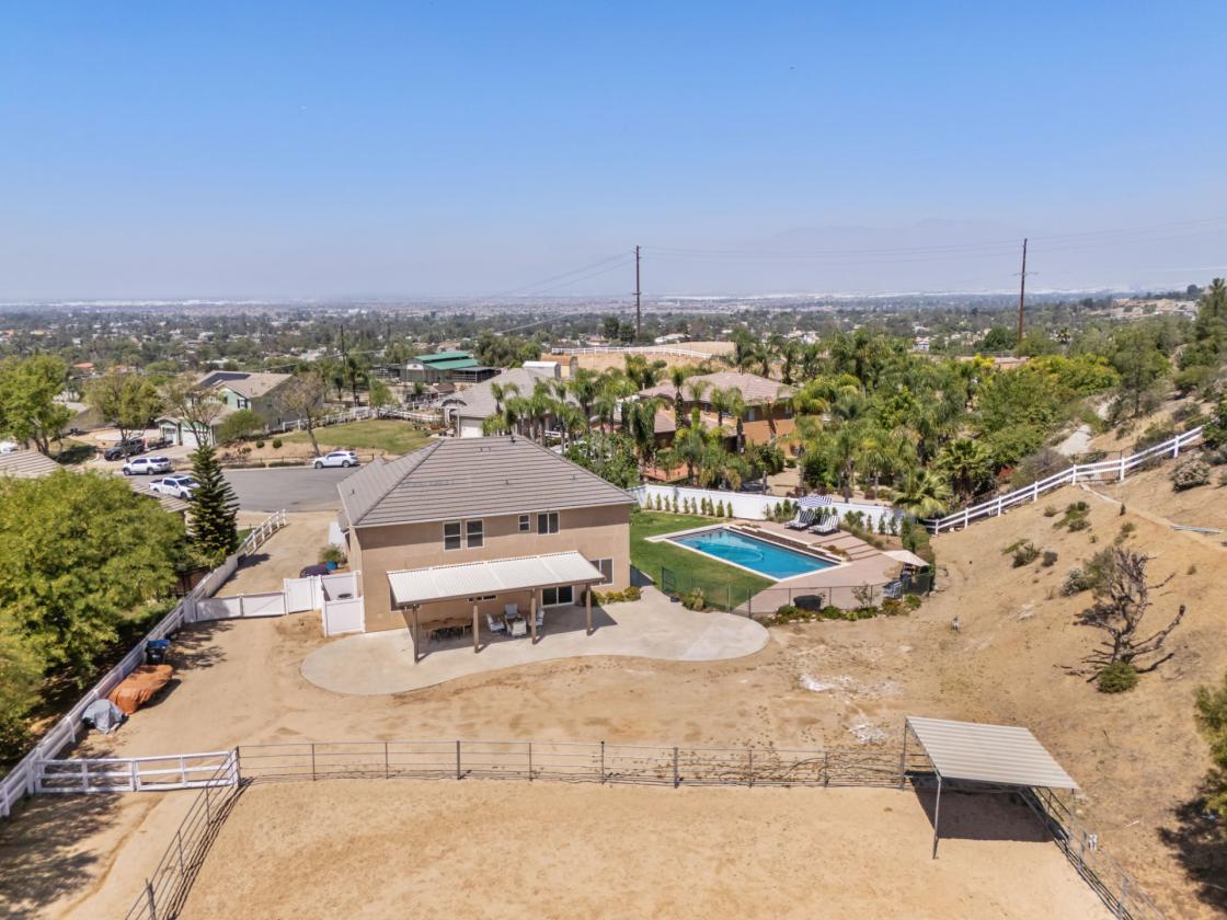 Living the Dream Ranch | Barn, Arena, Pool - photo 13