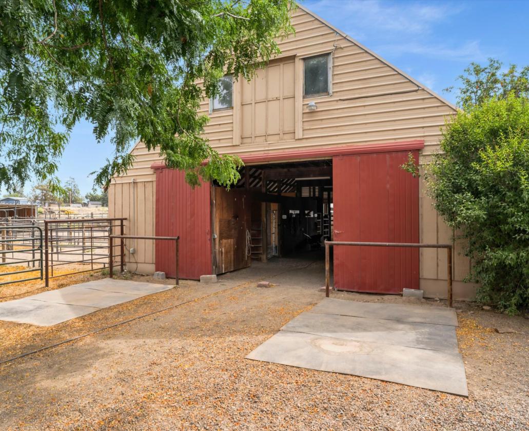 Turnkey Horse Farm and Cozy Home - photo 12
