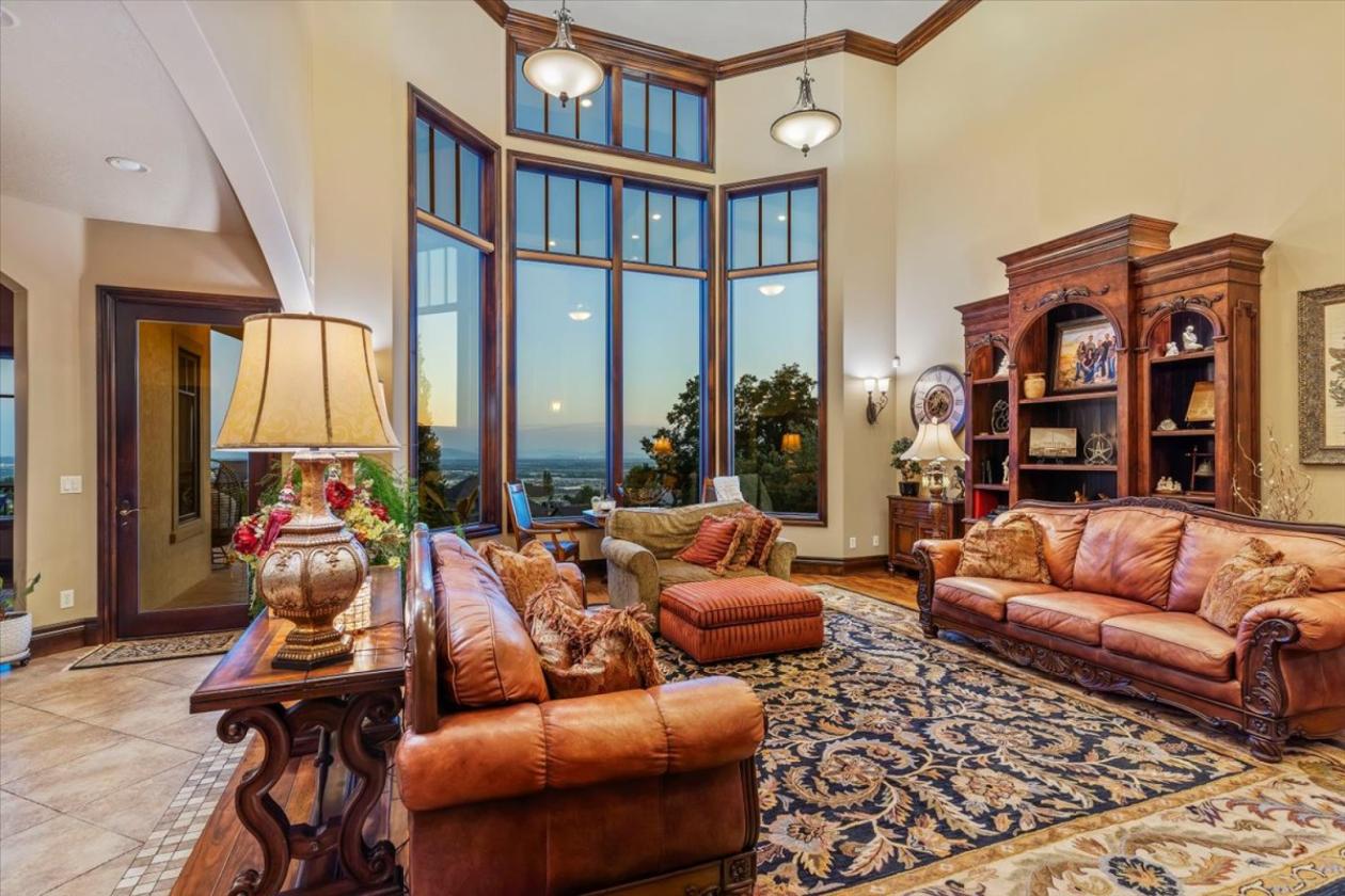 EQUESTRIAN DREAM AND LUXURY LIVING IN ONE - photo 5