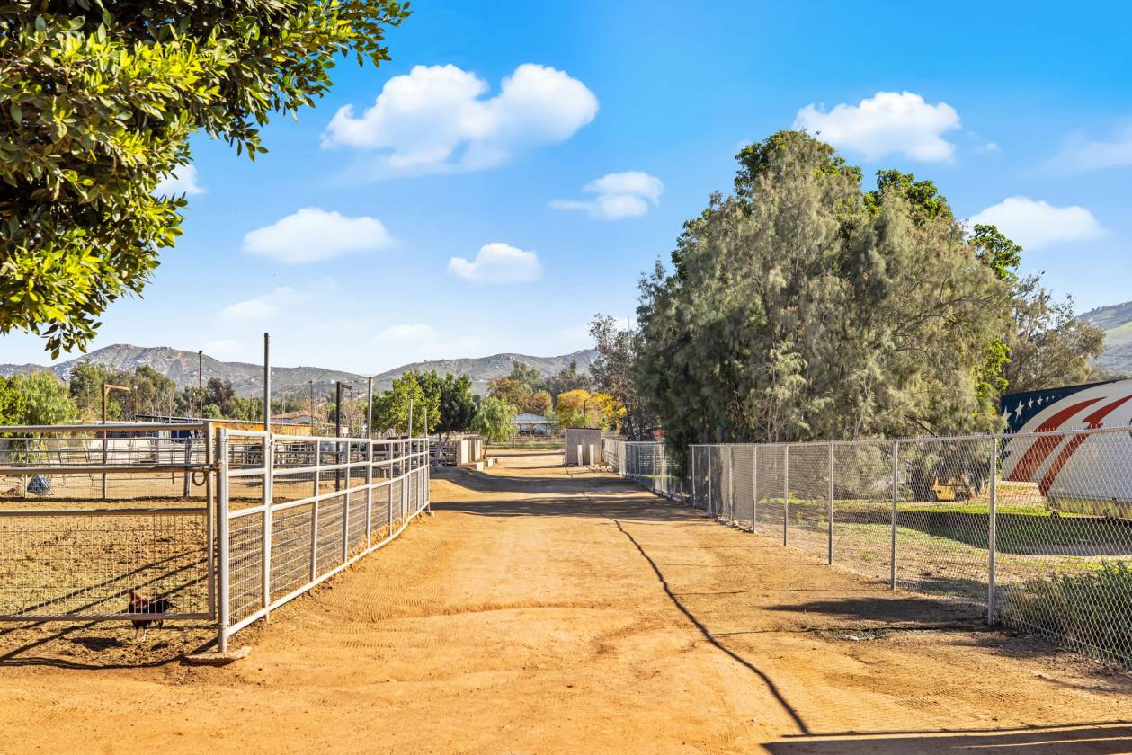 Horse Ranch w/ Arena, Barns, & RV Hookups - photo 24