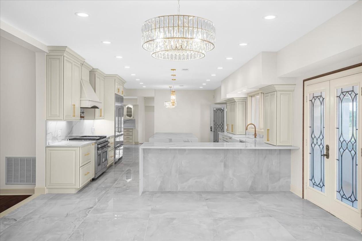 Iconic luxury remodeled estate with 66 acres! - photo 6