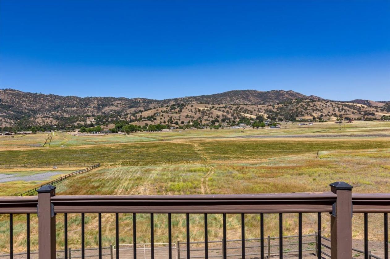 Exceptional property in EQ gated community - photo 21