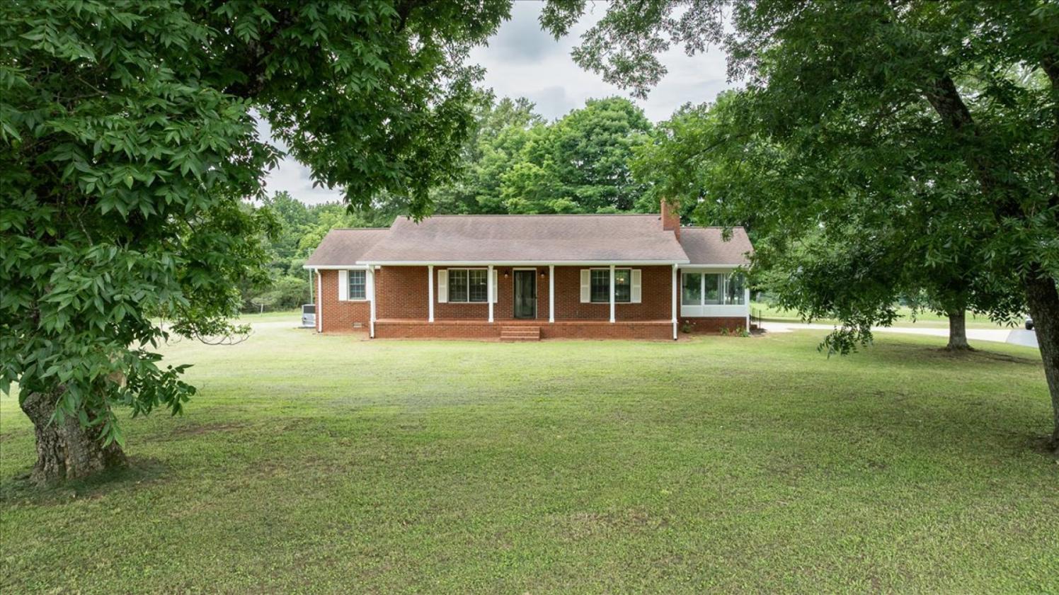 Classic Country Living on 11.5 acres - photo 1