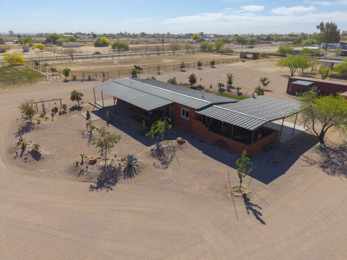 Move in ready horse property - photo 1