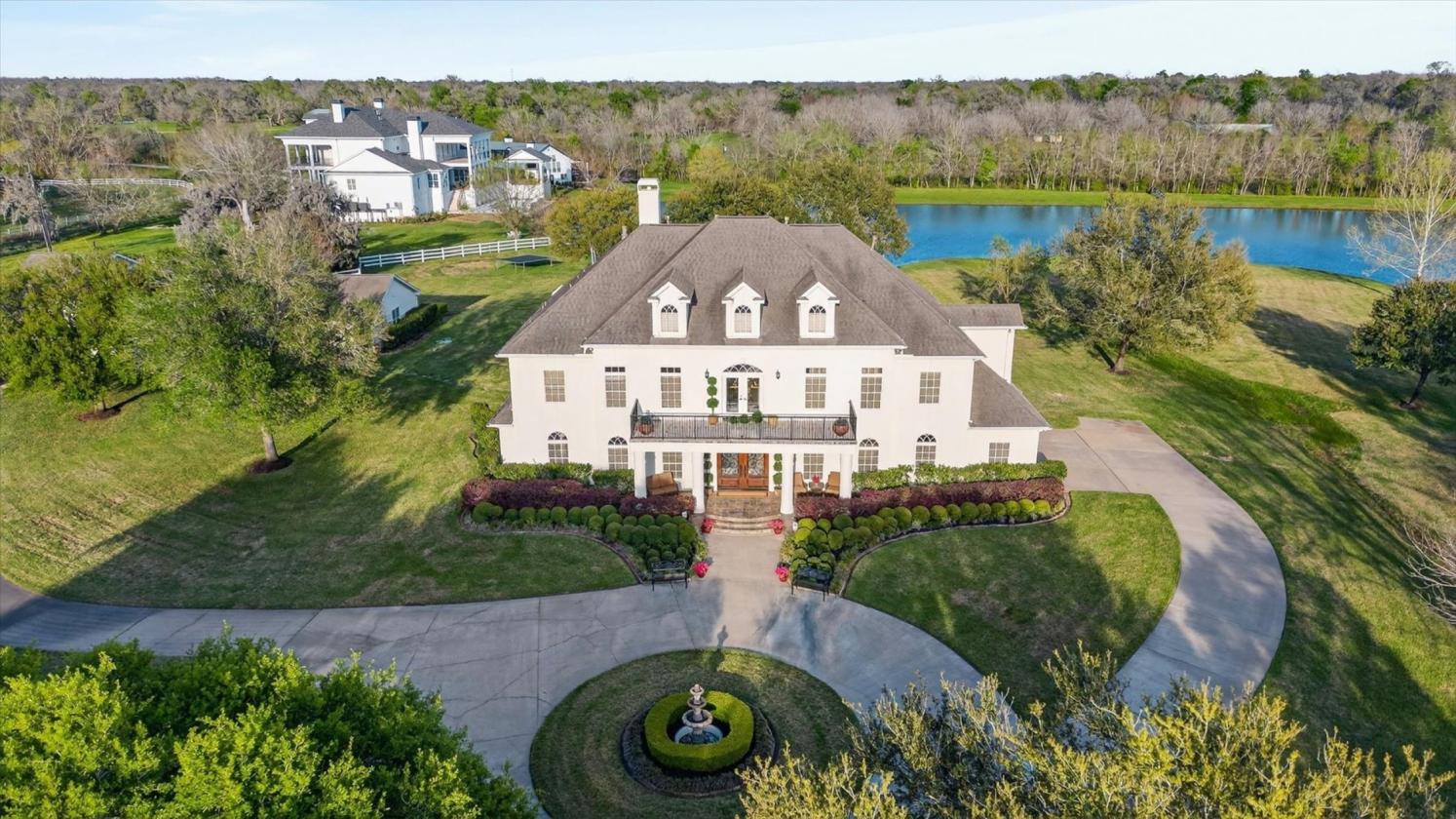 7 Acres • Barn • Pool • Guest House - photo 2