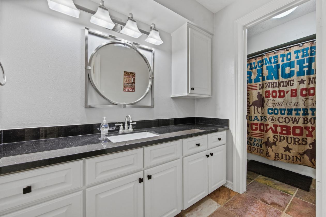 Extraordinary Luxury Equestrian Retreat on 7.1 AC - photo 16