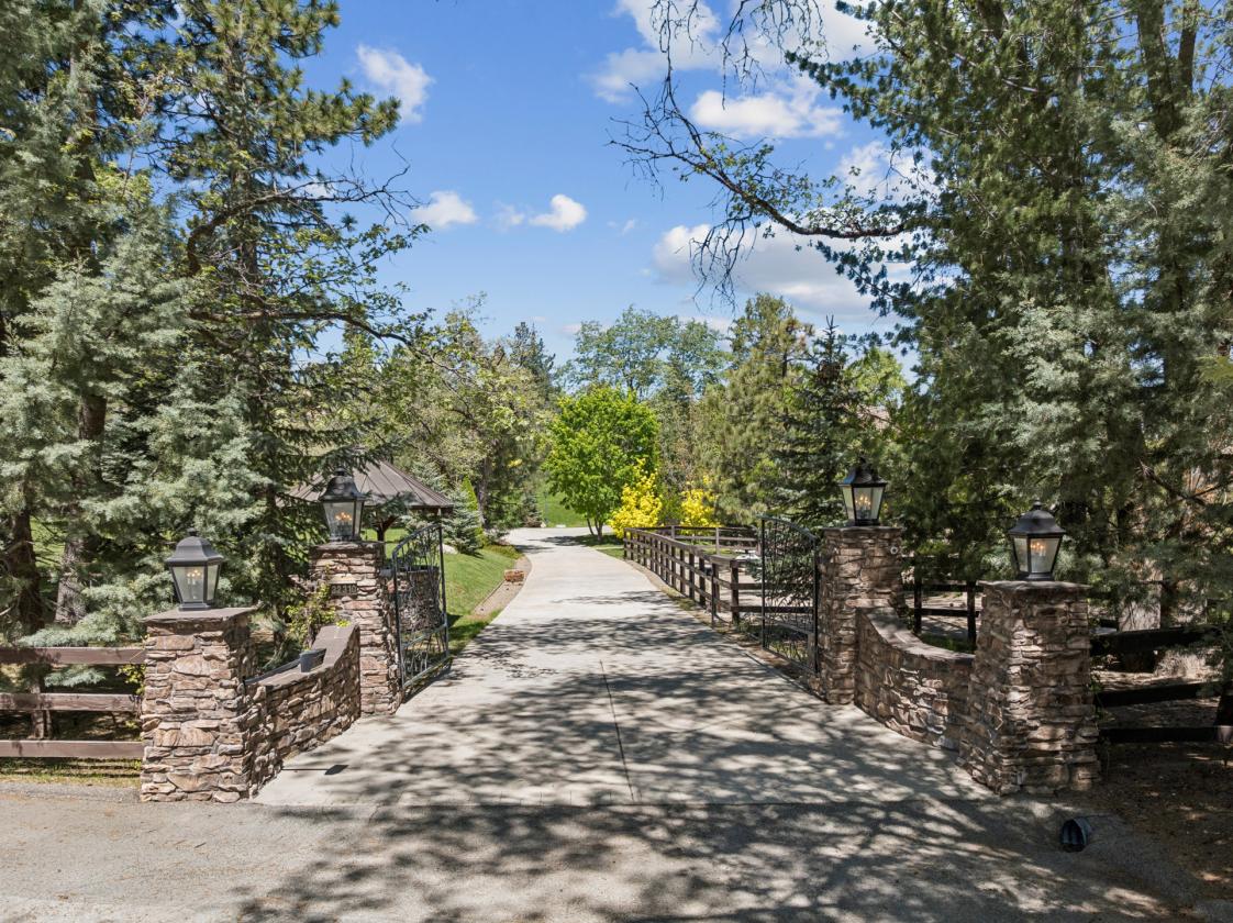 Luxury Equestrian Estate in the Mountains - photo 2