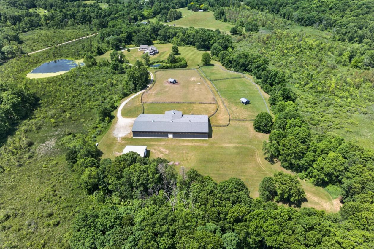 Luxury Equestrian estate with a large arena - photo 26