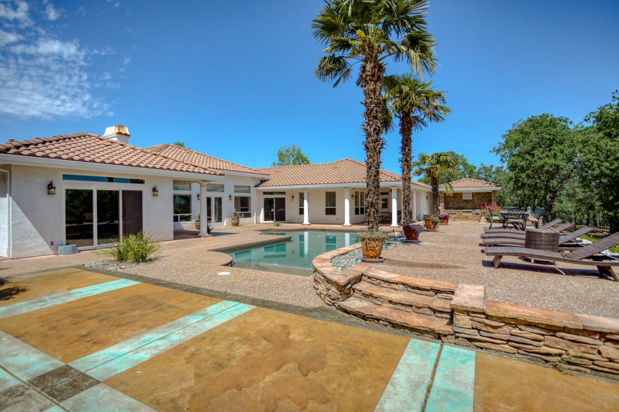 Luxury Equestrian Estate with Covered Arena Palo Cedro, Shasta County