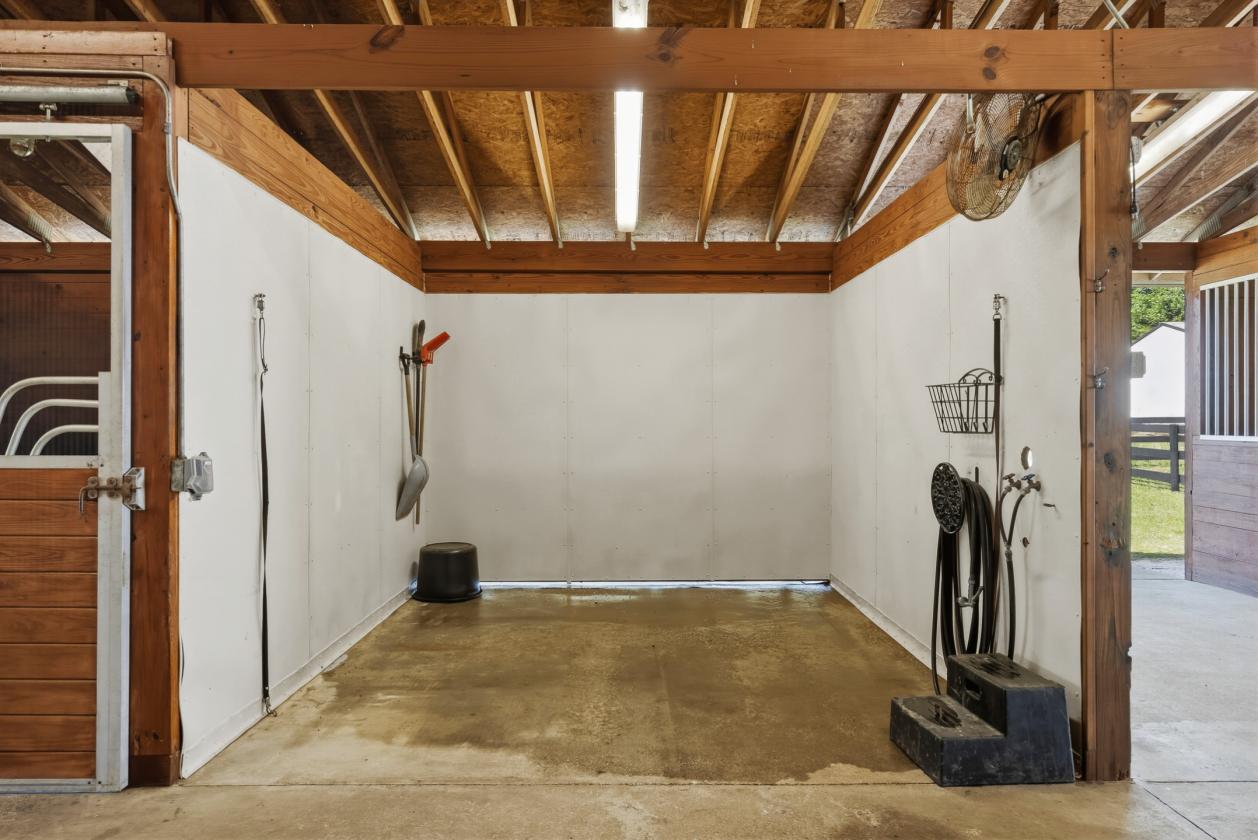 Oak Haven Farm - 302 Equestrian Corridor - photo 17